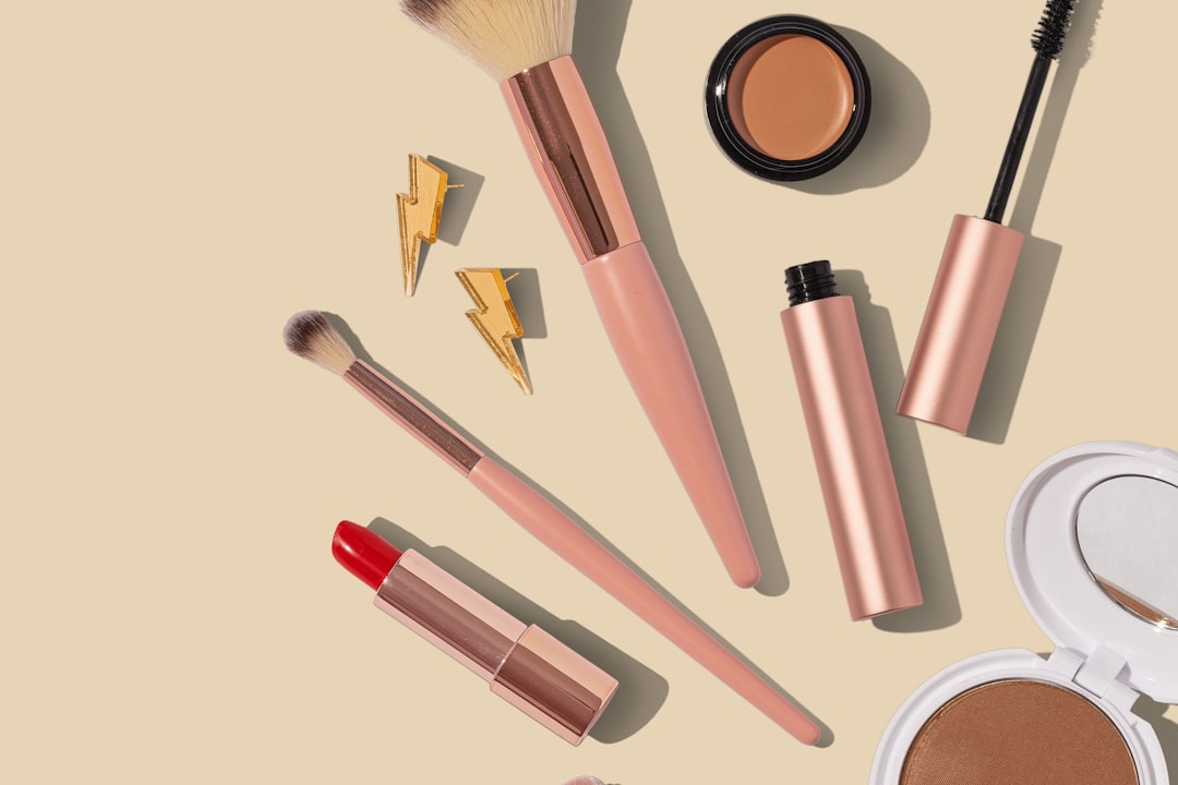 Mineral makeup foundation brushes and powder